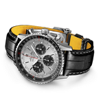 Load image into Gallery viewer, Fondello avvitato in vetro zaffiro del Breitling Navitimer B01 Chronograph 43, che mostra il movimento automatico di manifattura Breitling 01 con riserva di carica di circa 70 ore.