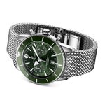 Load image into Gallery viewer, Cinturino in caucciù verde con chiusura pieghevole in acciaio inox dell'orologio Breitling Superocean Heritage B01 Chronograph 42