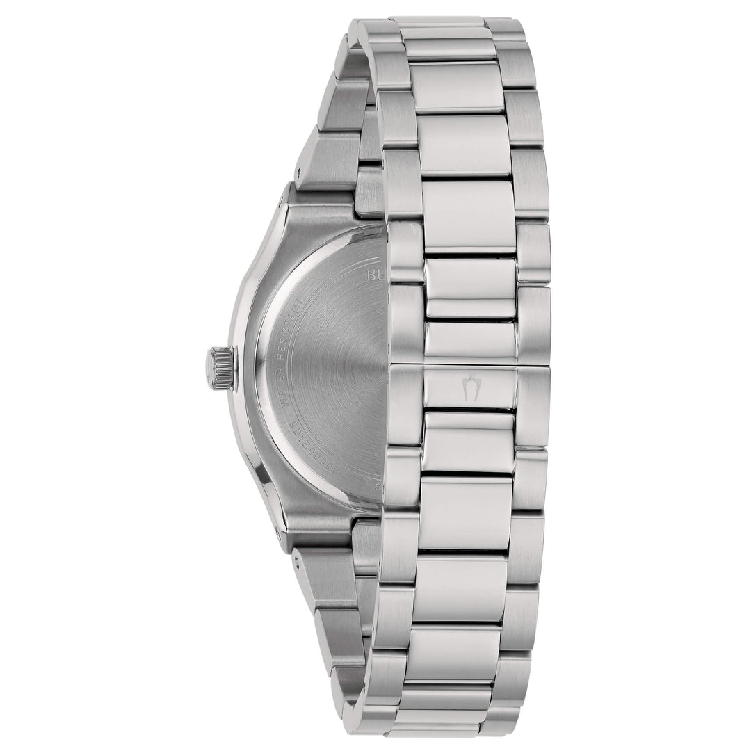 Dettaglio quadrante blu con indici a tacche e datario a ore 3.