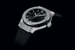 Load image into Gallery viewer, Hublot Classic Fusion Titanium Nero 33mm 581.NX.1470.RX - cinturino caucciù nero - cassa titanio - quadrante nero con datario
