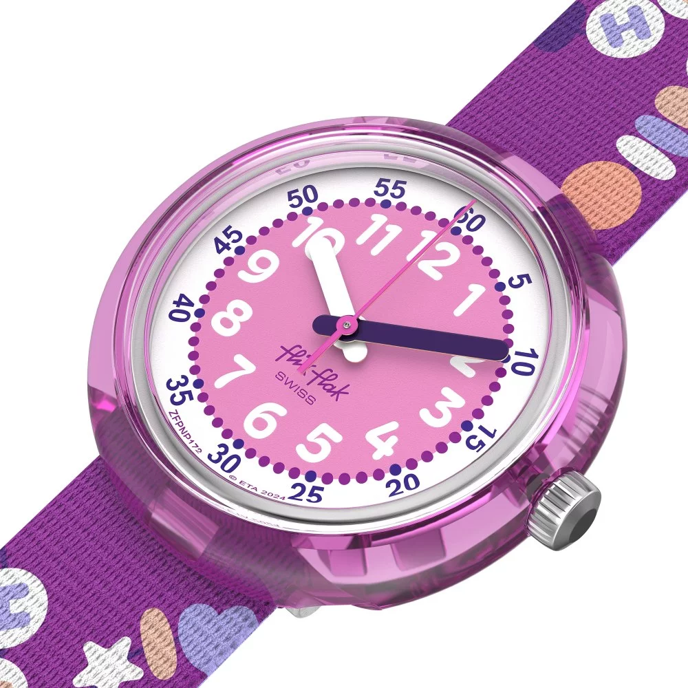 Vista frontale dell’orologio Flik Flak BFF FPNP172 con numeri chiari e lancette colorate su quadrante rosa, ideale per l’apprendimento.