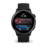 Load image into Gallery viewer, Profilo laterale del Garmin Vivoactive 6 con pulsanti funzione e dettaglio del cinturino in silicone nero