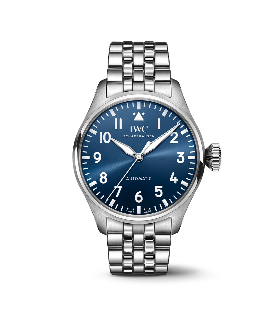 IWC Big Pilot’s Watch 43 IW329304 con cassa in acciaio 43 mm e quadrante blu soleil con numeri arabi luminescenti.