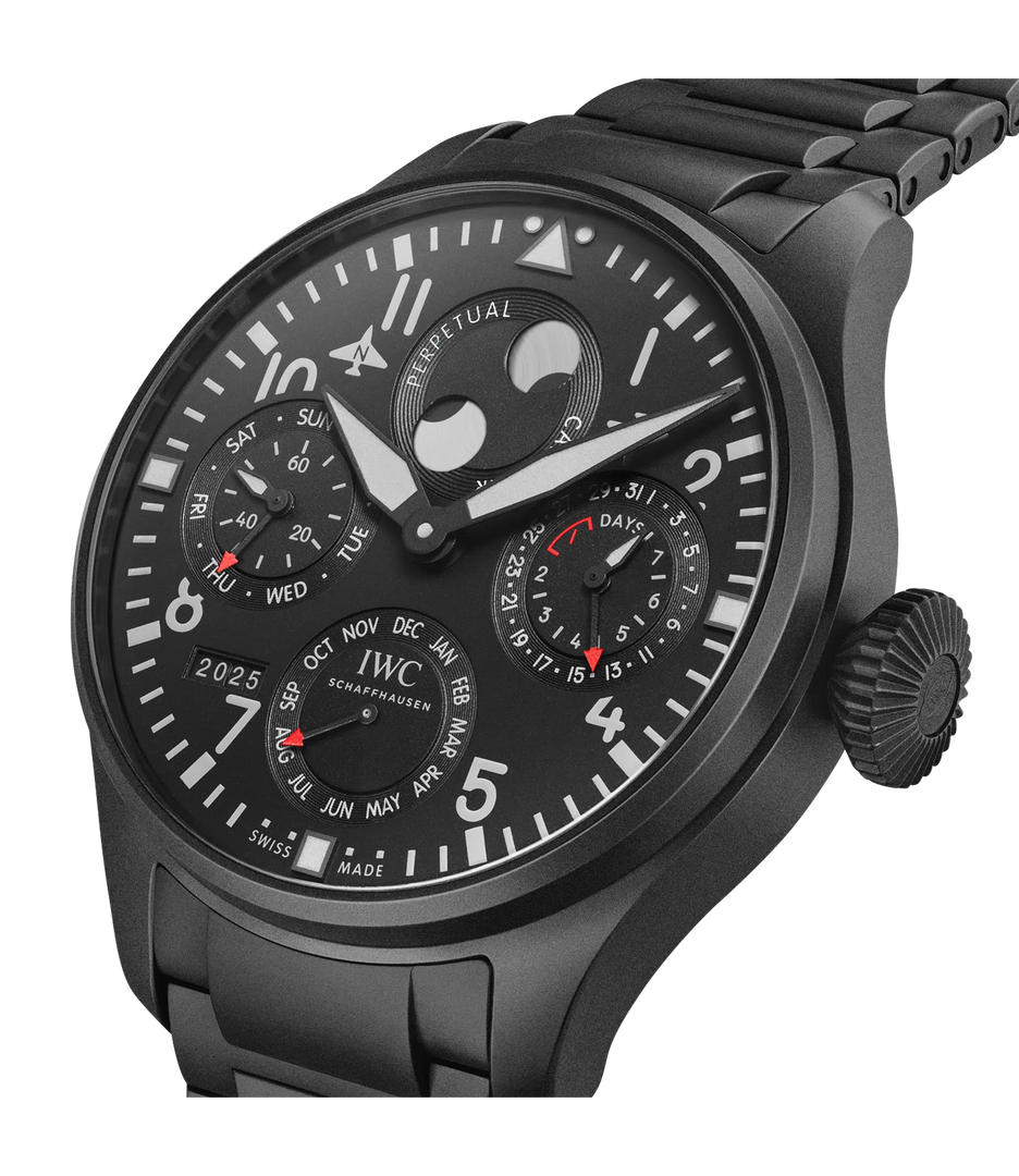 Bracciale in Ceratanium con fibbia deployante regolabile.