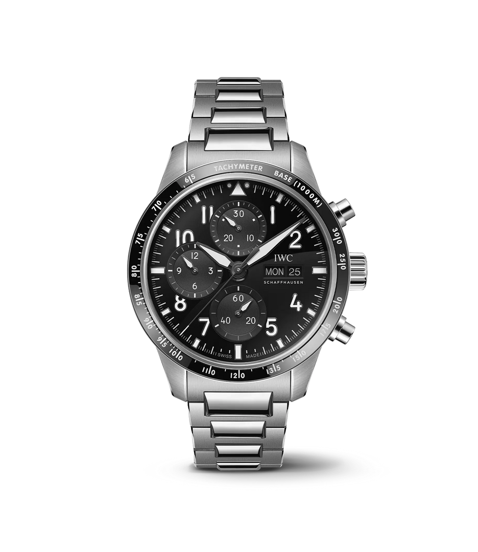 IWC Pilot’s Watch Performance Chronograph 41 AMG IW388304 con cassa in titanio 41 mm e quadrante nero opaco con indici luminescenti.