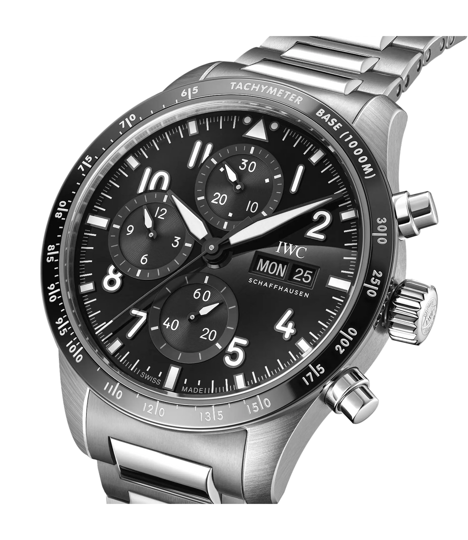 Bracciale integrato in titanio con maglie lucide e satinate e fibbia deployante.