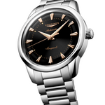 Load image into Gallery viewer, Dettaglio del quadrante nero lucido del Longines Conquest Heritage L16504526 che mostra lancette rosa sottili, indici applicati e datario a ore 3, con finiture eleganti e moderne.