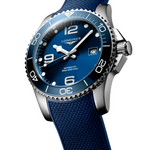 Load image into Gallery viewer, Il Longines HydroConquest L3.781.4.96.9 è un orologio automatico sportivo, progettato per chi cerca affidabilità e performance nelle attività acquatiche. Presenta una cassa in acciaio inossidabile da 41 mm con lunetta in ceramica e quadrante blu a raggi di sole, impreziosito da numeri arabi e indici applicati con luminescenza Swiss Super-LumiNova®. Il cinturino in caucciù blu assicura comfort e robustezza, completato da una chiusura déployante a doppia sicurezza. Il movimento automatico calibro L888 garanti