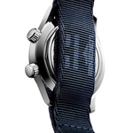 Load image into Gallery viewer, Cinturino in caucciù nero con stampa a maglia milanese e chiusura déployante in titanio dell'orologio Longines Legend Diver 39 mm