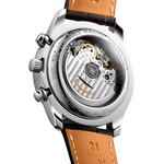 Load image into Gallery viewer, Il Longines Master Collection Chronograph L2.673.4.78.3 è un raffinato orologio automatico da uomo con cassa in acciaio da 40 mm, dotato di quadrante argento grains d’orge con numeri arabi dipinti e lancette in acciaio azzurrato. Equipaggiato con movimento meccanico a carica automatica Longines L687 e riserva di carica di circa 66 ore, il segnatempo offre funzioni avanzate: cronografo a ruota a colonne, fasi lunari, datario centrale con lancetta a mezzaluna, indicatori giorno/settimana, piccoli se