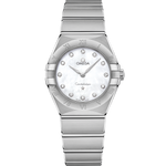 Load image into Gallery viewer, Quadrante argentato sunburst dell'Omega Constellation Quartz 28 mm con cinque stelle a ore 6, indici a bastone rodiati e lancette sfaccettate rodiate