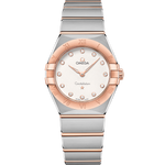 Load image into Gallery viewer, Quadrante bianco cristallino con indici a diamante e dettagli in oro Sedna™ 18K dell’Omega Constellation Quartz 28 mm