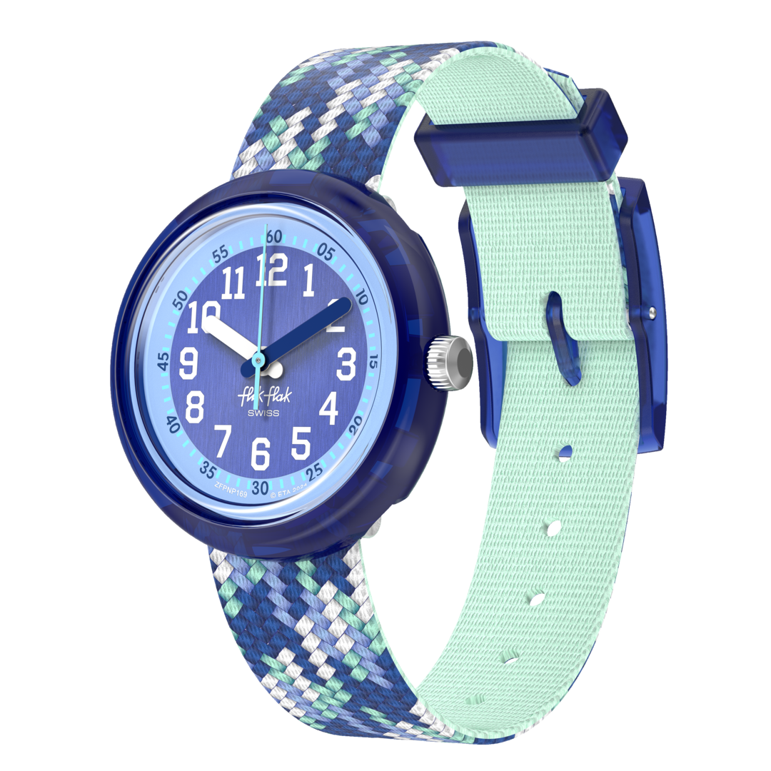 Orologio Flik Flak Braid in Blue FPNP169 con cassa blu in plastica biobased e quadrante blu con effetto intrecciato.