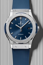 Load image into Gallery viewer, Hublot Classic Fusion Titanium Blue 542.NX.7170.RX - cassa titanio - cinturino caucciù blu - quadrante blu con datario