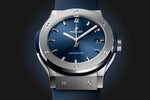 Load image into Gallery viewer, Hublot Classic Fusion Titanium Blue 511.NX.7170.RX - cinturino gomma blu - cassa e lunetta in titanio - quadrante blu con datario