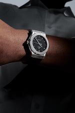 Load image into Gallery viewer, Hublot Classic Fusion Titanium 511.NX.1171.RX - cinturino gomma nero - cassa e lunetta in titanio - quadrante nero con datario - polso