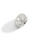 Load image into Gallery viewer, Componente rondelle in oro bianco 18K rodiato con 15 diamanti bianchi, dettaglio della brillantezza e della finitura liscia.