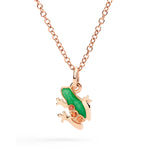 Load image into Gallery viewer, Primo piano del ciondolo DMC5004, evidenziando la lavorazione artigianale e le pietre preziose.