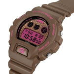 Load image into Gallery viewer, Casio G-shock x Hardies NYC DW-6900HH-5ER - cinturino, cassa e quadrante marroni con dettagli rosa