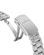 Load image into Gallery viewer, Bracciale in acciaio inox lucido e spazzolato con chiusura déployante dell’Omega Seamaster Planet Ocean 600M 39,5 mm.