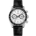 Load image into Gallery viewer, Quadrante bianco con motivo Racing e minuteria dettagliata, due contatori con anelli bruniti e datario a ore 6, indici a freccia bruniti con Super-LumiNova bianca, dettaglio arancione sulla lancetta dei secondi e scritta Speedmaster