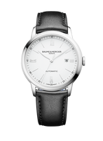 Load image into Gallery viewer, Quadrante bianco opaco con cifre romane lucide e datario a finestrella a ore 3 dell'orologio Baume & Mercier Classima 10332