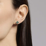 Load image into Gallery viewer, Mabina Orecchini con Fiore in Zirconi smeraldo 563873 - orecchio