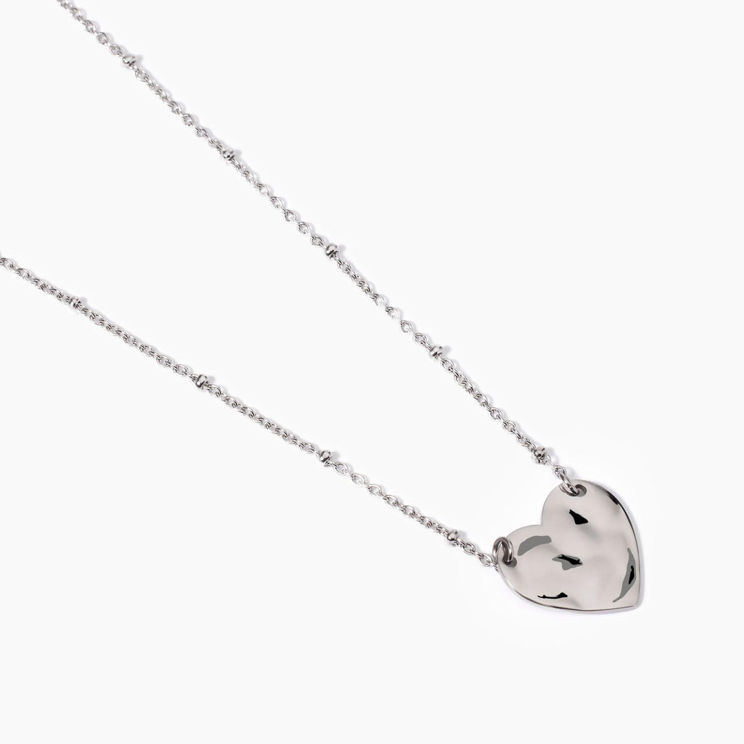 Girocollo con cuore effetto martellato