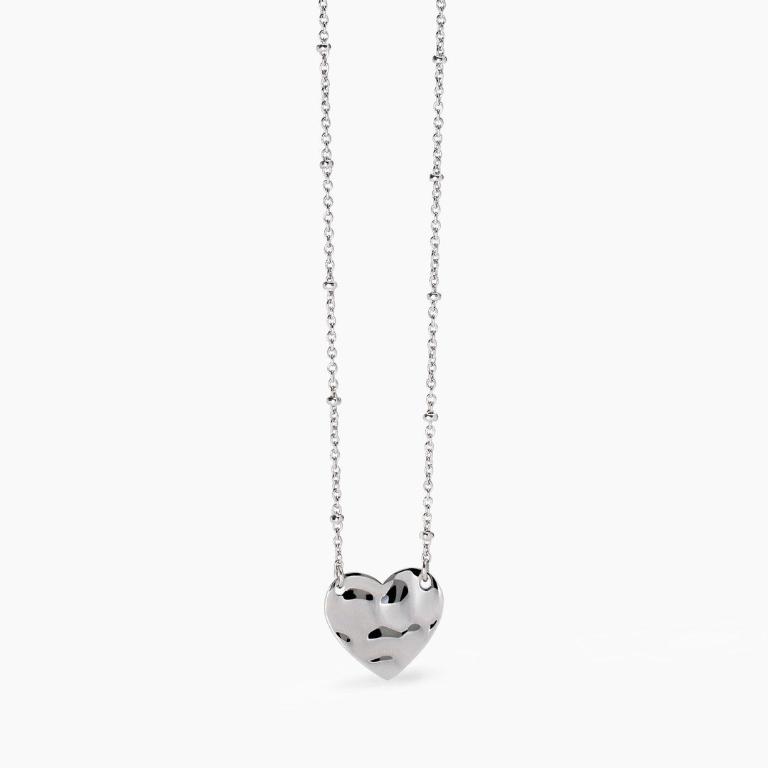 Girocollo con cuore effetto martellato