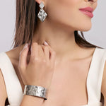 Load image into Gallery viewer, Bracciale bangle in acciaio martellato
