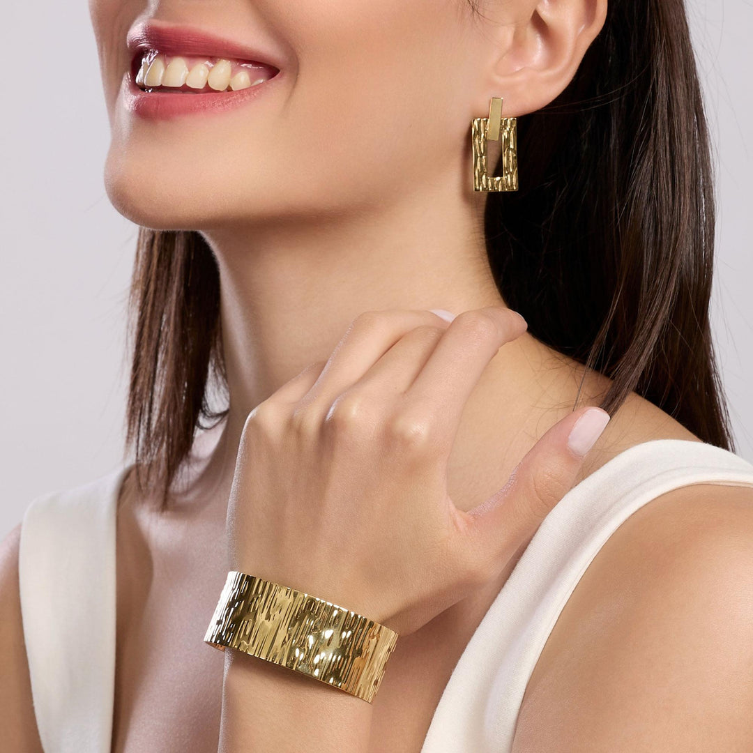 Bracciale bangle dorata effetto martellato