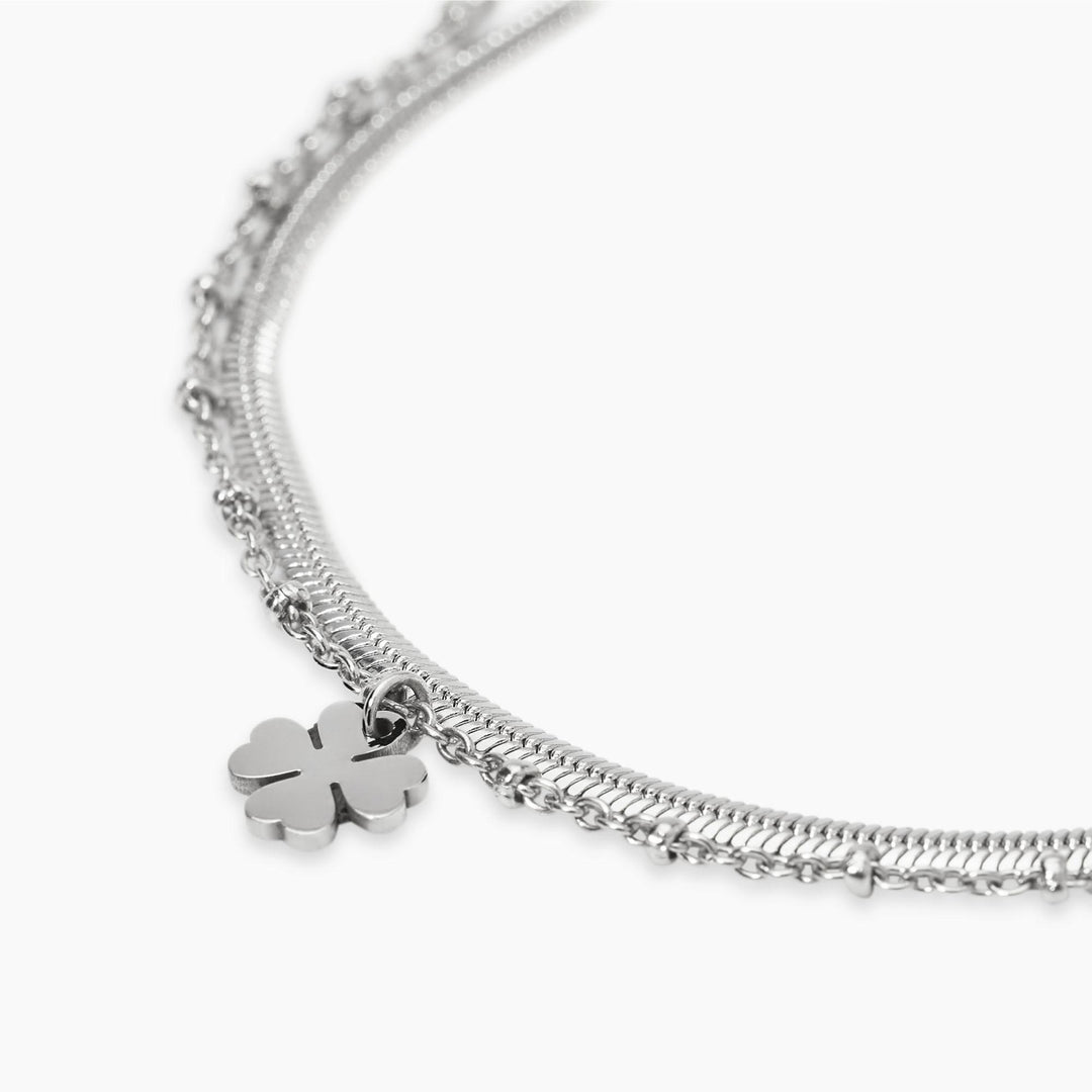 Bracciale con catene e ciondolo quadrifoglio