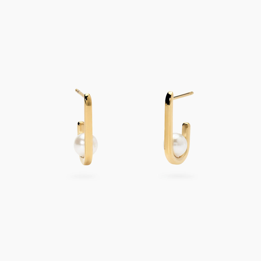 Orecchini dorati con perle conchiglia