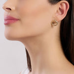 Load image into Gallery viewer, Orecchini dorati con doppio cerchio
