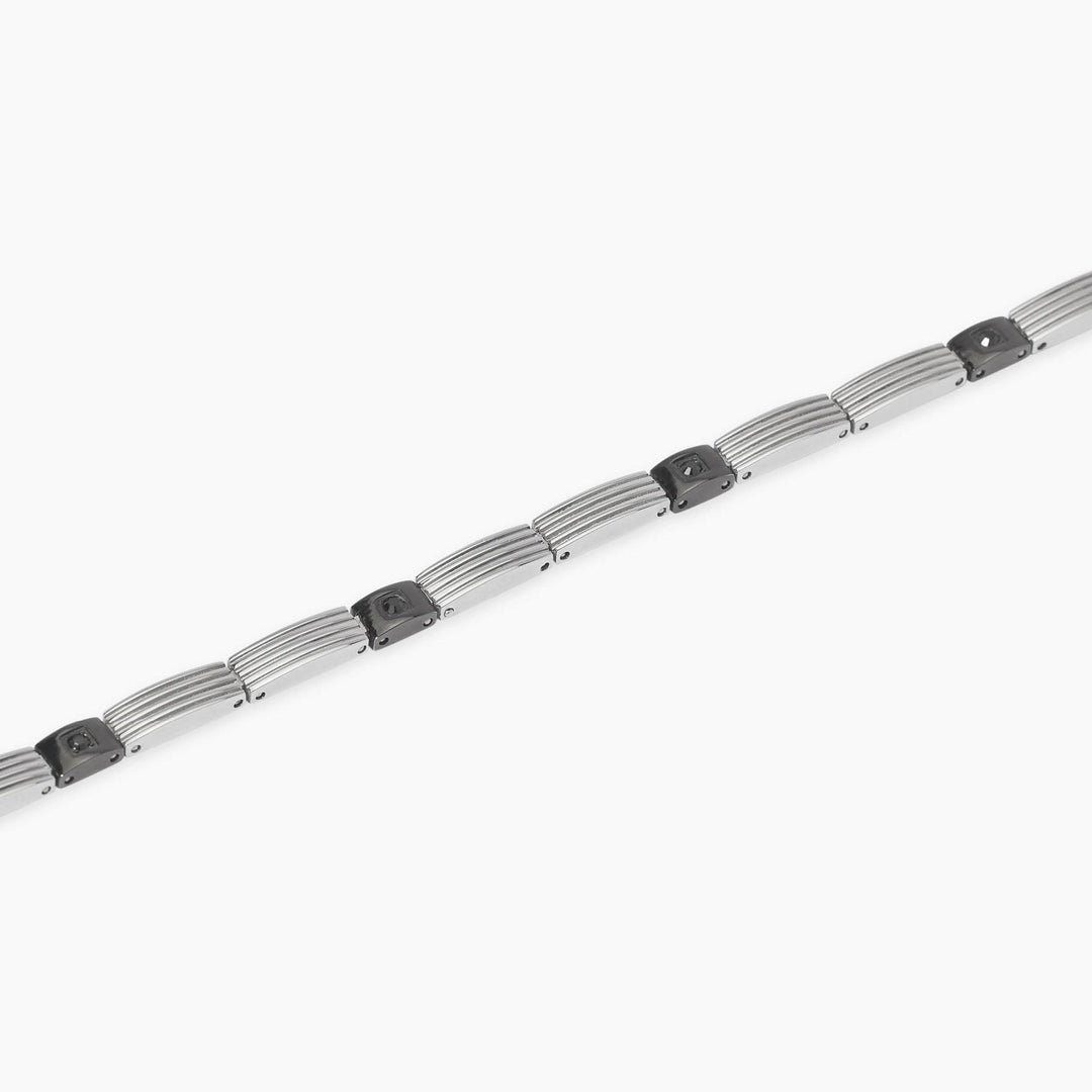 Bracciale in acciaio con elementi neri