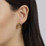 Load image into Gallery viewer, Mabina Orecchini in argento dorato design ondulato 563931