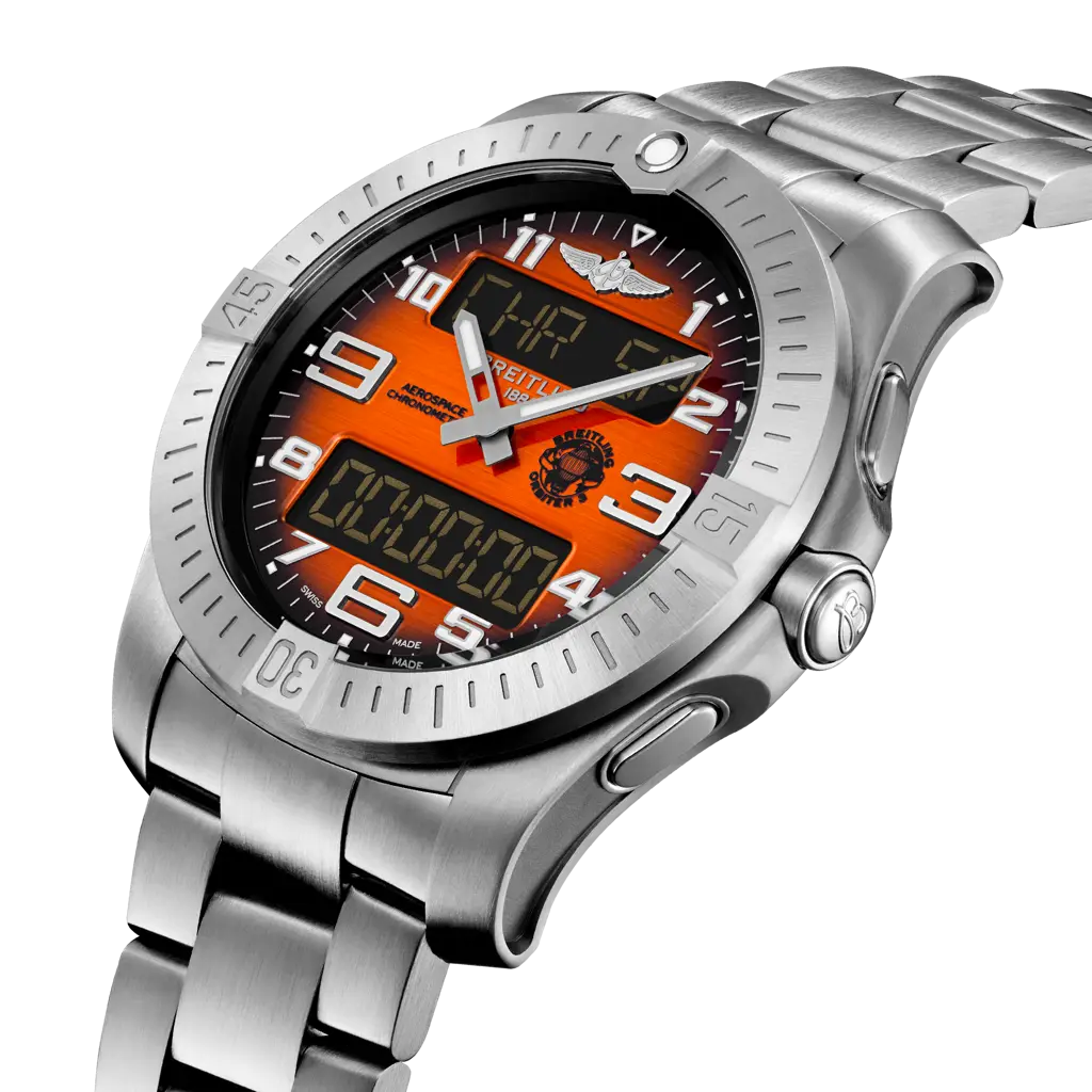 Dettaglio della lunetta bidirezionale in titanio e corona dell’orologio Breitling Aerospace B70 Orbiter EB70101A1O1E1.