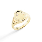 Load image into Gallery viewer, Anello Sigillo DoDo in oro giallo 9K con diamante bianco da 0,02 ct, design iconico e personalizzabile.
