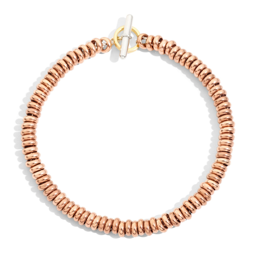 Bracciale Rondelle DoDo in oro rosa 9K con chiusura T-bar in argento 925 e anello brisè in oro giallo 18K, design elegante e unisex.