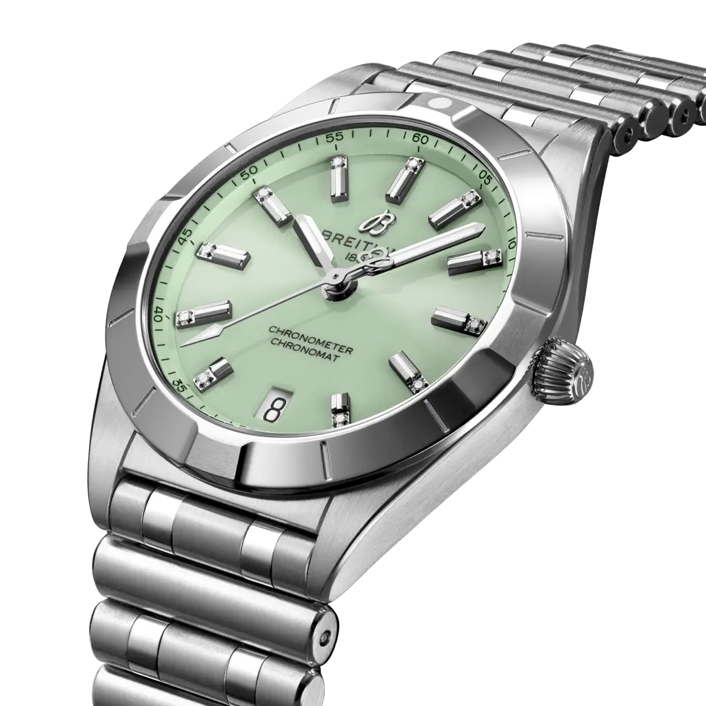 Dettaglio quadrante verde menta con lancette e indici luminescenti.