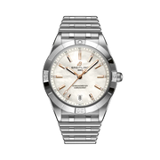 Breitling Chronomat Automatic 36 con cassa in acciaio da 36 mm e quadrante luminoso.