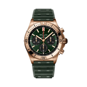 Breitling Chronomat B01 42 con cassa in oro rosso 18 carati e cinturino in caucciù verde.