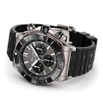 Load image into Gallery viewer, Cinturino in gomma nera con fibbia pieghevole in titanio dell’orologio Breitling Super Chronomat B01 44.
