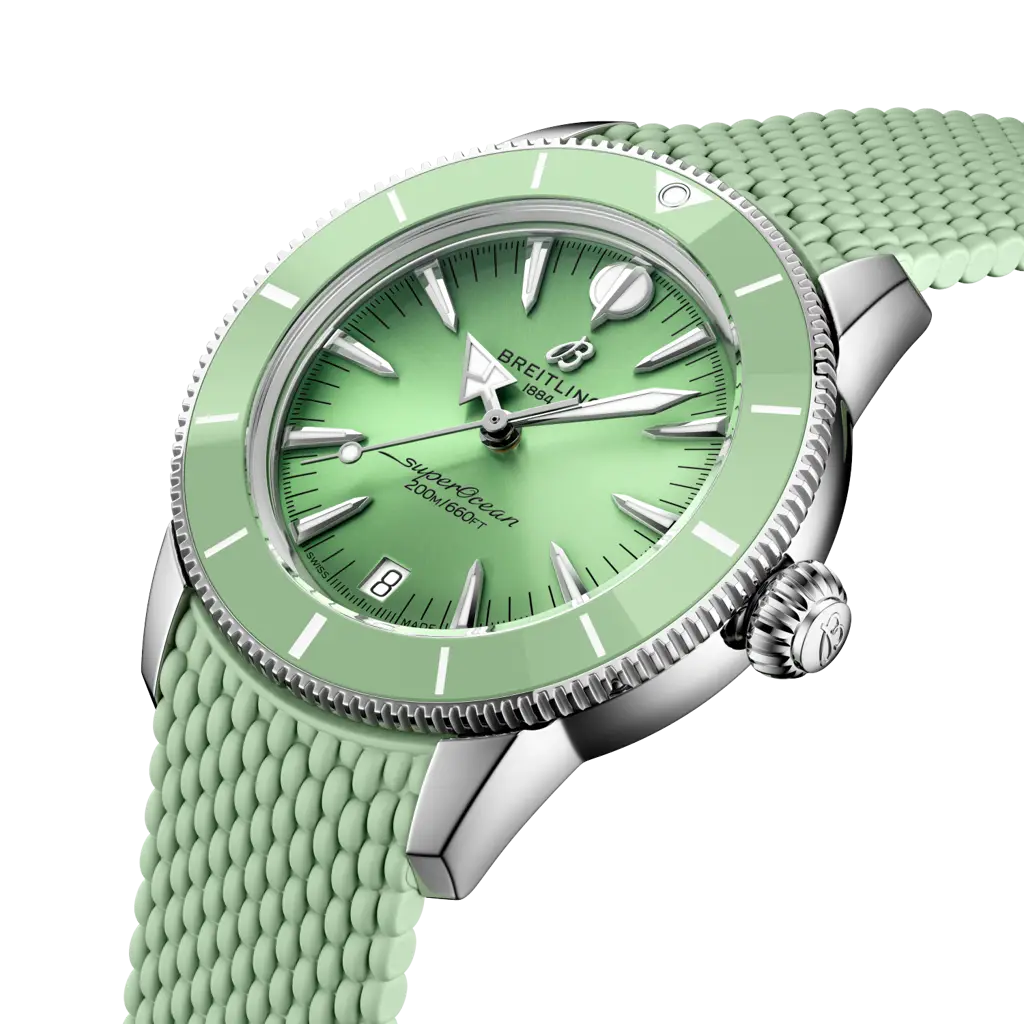 Cassa in acciaio inox da 36 mm con lunetta unidirezionale e vetro zaffiro bombato antiriflesso su entrambi i lati del Breitling Superocean Heritage