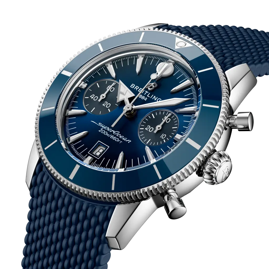 Cassa in acciaio inossidabile da 42 mm con lunetta unidirezionale in ceramica, vetro zaffiro bombato antiriflesso su entrambi i lati e corona a vite del Breitling Superocean Heritage