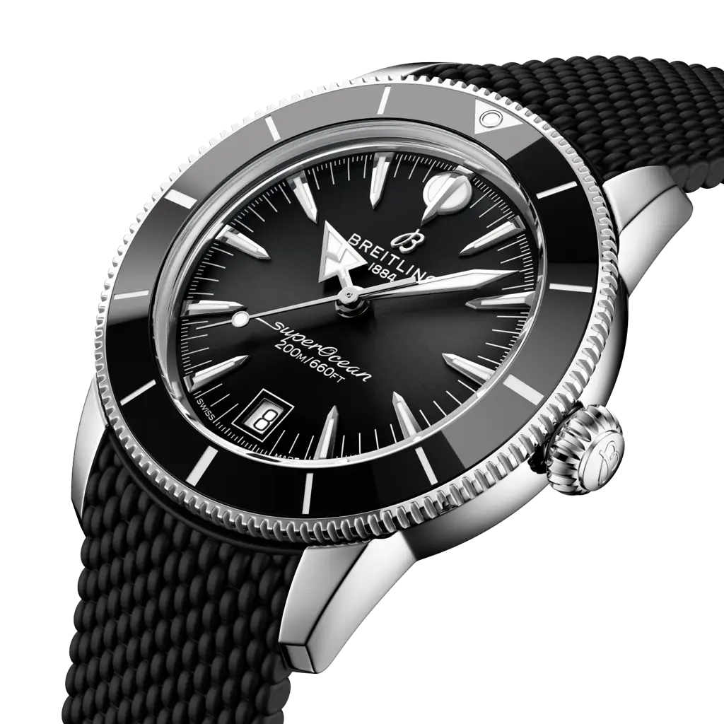Cassa in acciaio inossidabile da 40 mm con lunetta unidirezionale con inserto in ceramica nera, vetro zaffiro bombato antiriflesso su entrambi i lati e corona a vite del Breitling Superocean Heritage