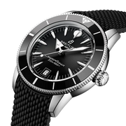 Cassa in acciaio inossidabile da 40 mm con lunetta unidirezionale con inserto in ceramica nera, vetro zaffiro bombato antiriflesso su entrambi i lati e corona a vite del Breitling Superocean Heritage