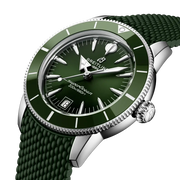 Profilo laterale della cassa rotonda in acciaio inossidabile con vetro zaffiro bombato, lunetta unidirezionale in ceramica e corona a vite.