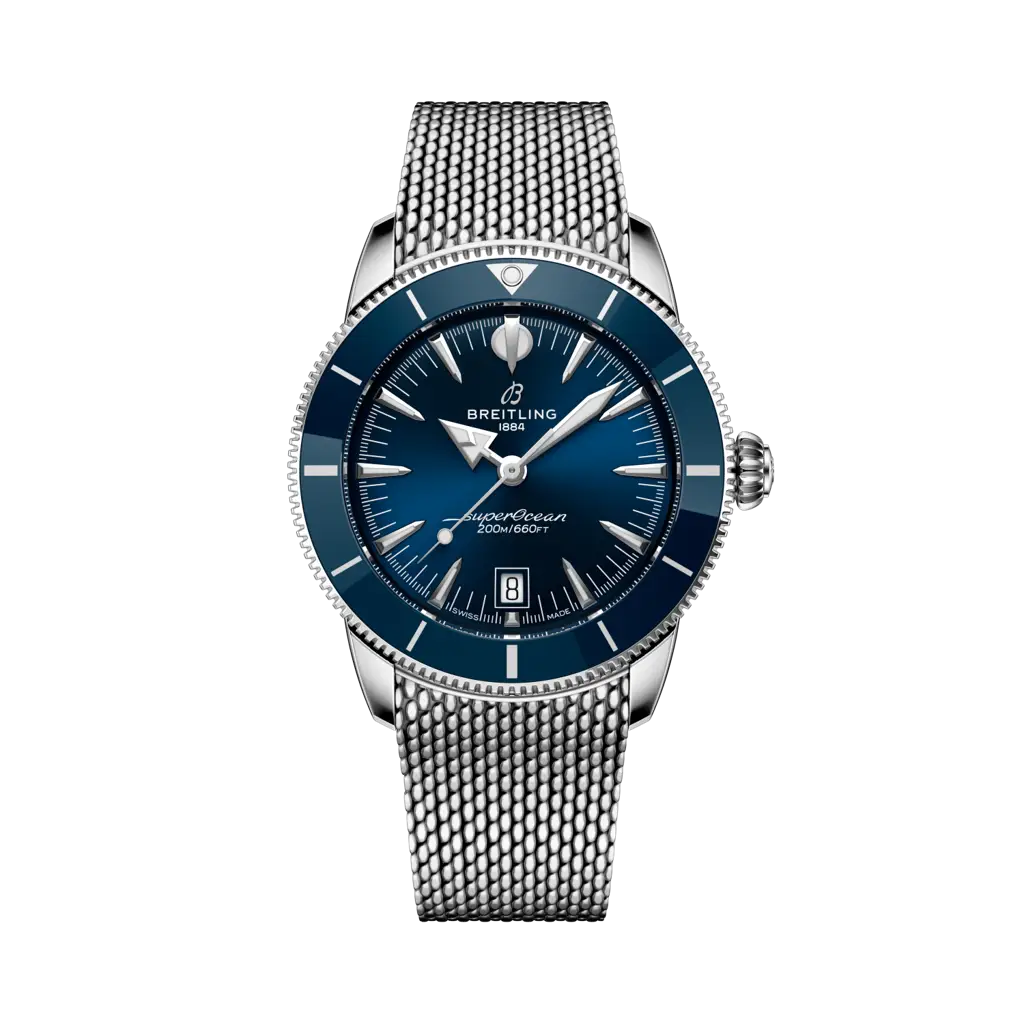 Quadrante blu sunburst con indici applicati e lancette luminescenti, datario a finestrella a ore 6 dell'orologio Breitling Superocean Heritage B31 Automatic 42