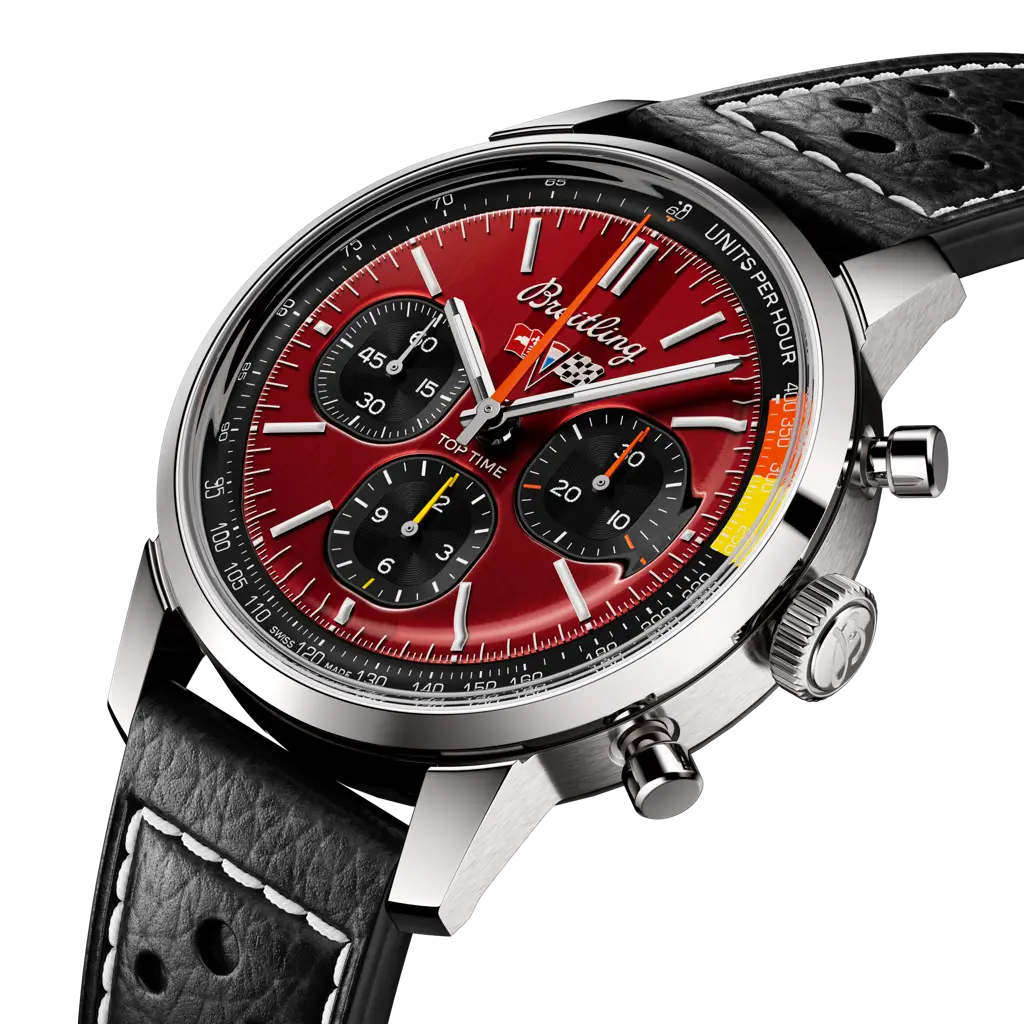 Dettaglio del cinturino in pelle di vitello nero traforata e fibbia pieghevole in acciaio dell’orologio Breitling Top Time Chevrolet Corvette.